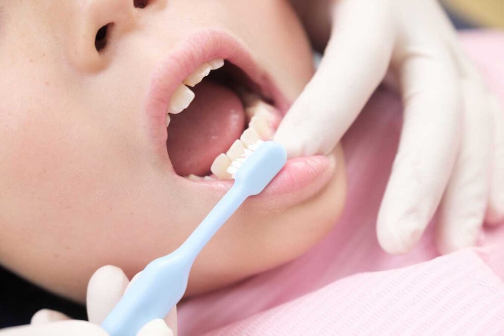 Παιδική Οδοντιατρική: Μαθαίνουμε Καθαρισμό Δοντιών!
