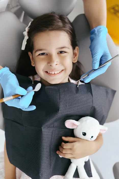 little-beautiful-girl-at-the-dentist
